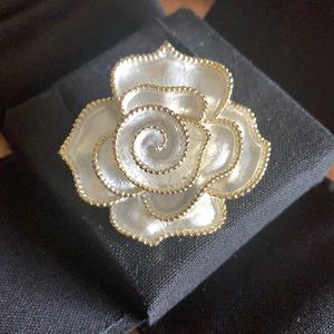 Flower brooch